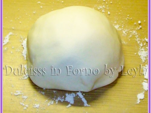 Pasta di zucchero ricetta base e consigli utili per il suo utilizzo