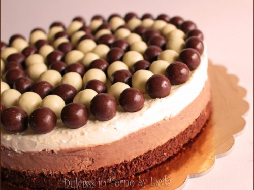 Cheesecake al cioccolato bianco e nero o Semifreddo bicolore ?