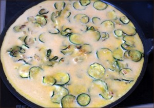 Frittata alle zucchine e scamorza in padella Dulcisss in forno by Leyla 