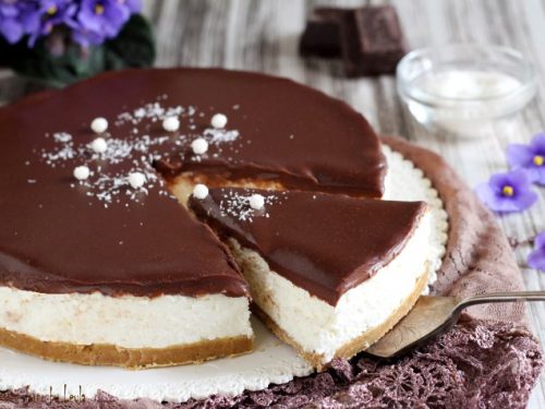 Cheesecake al cocco e cioccolato senza cottura