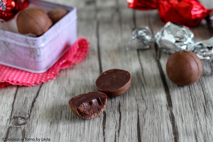 Cioccolatini Lindor fatti in casa ricetta per farli a casa con o senza stampo Dulcisss in forno by Leyla