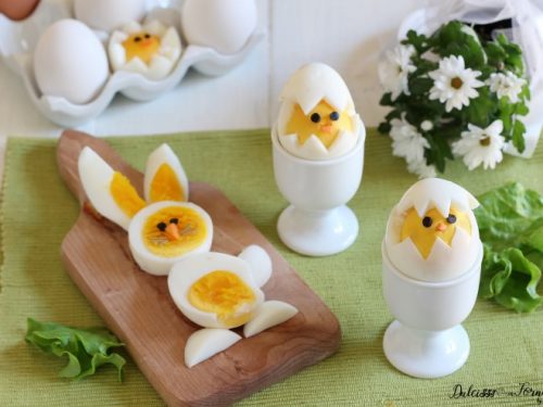 Uova sode a forma di pulcino e coniglietto di Pasqua