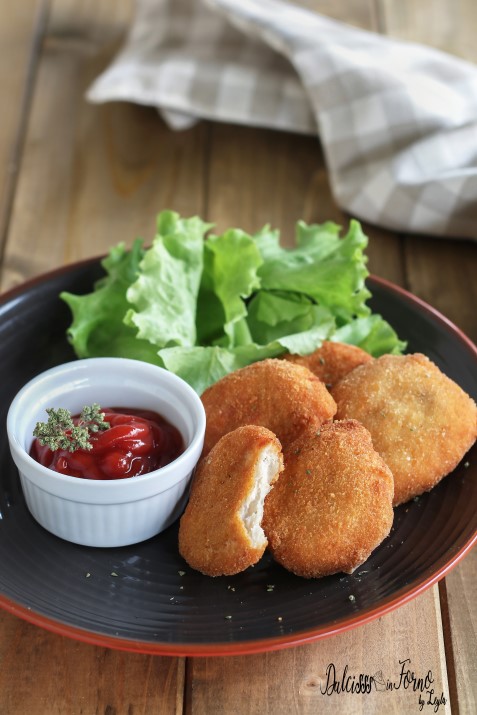 Nuggets di pollo facili fatti in casa tipo McDonald, fritti o al forno ricetta Dulcisss in forno by Leyla