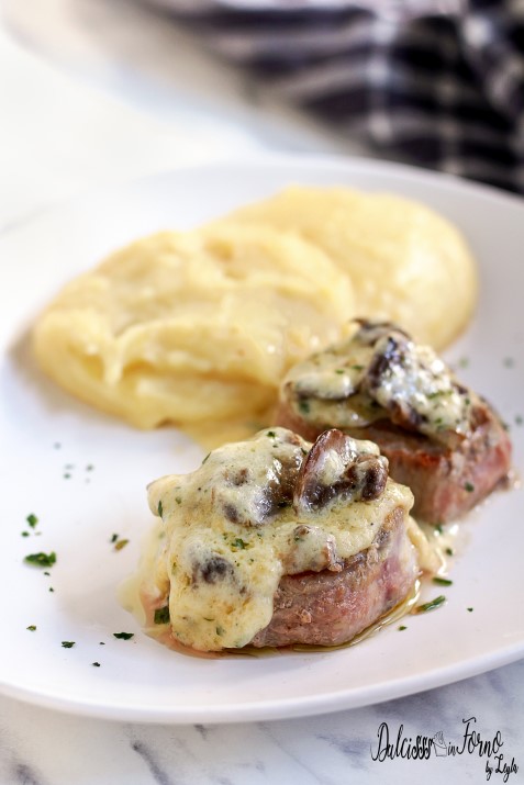Ricetta Filetto di manzo in padella ai funghi champignon facile e veloce ricetta Dulcisss in forno by Leyla