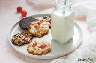 Biscotti fiorentini ricetta Florentine: biscotti alle mandorle canditi e cioccolato ricetta Dulcisss in forno by Leyla florentines, fiorentini, fiorentine croccanti, fiorentine dolci, mandorle, canditi, panna, croccante, croccante alle mandorle, biscotti croccanti, biscotti, biscotti da regalare, biscotti natalizi, christmas cookies, cookies, Natale, ricetta biscotti, ricetta di natale, ricetta natalizia, florentines giallozafferano florentines giallo zafferano florentines blog giallo zafferano florentines