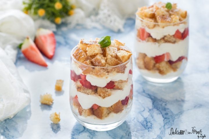 Bicchierini dolci con crema mascarpone e fragole: dolci freschi e veloci ricetta Dulcisss in forno by Leyla Bicchierini dolci con crema mascarpone e fragole – Pan di spagna mascarpone e fragole – Coppe fragole e mascarpone – Dolci freschi e veloci – Dessert veloci – Dolci al cucchiaio con mascarpone bicchierini mascarpone e fragole coppe mascarpone e fragole giallozafferano