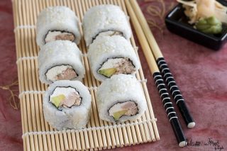 Uramaki philadelphia e tonno - Philadelphia Roll - Philadelphia Maki ricetta sushi senza pesce crudo facile