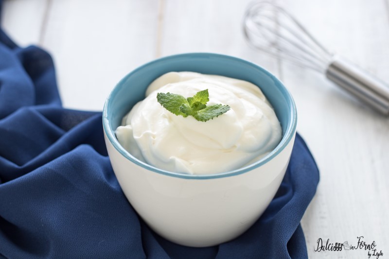 Crema con yogurt greco - Crema allo yogurt per farcire torte - Crema di yogurt leggera
