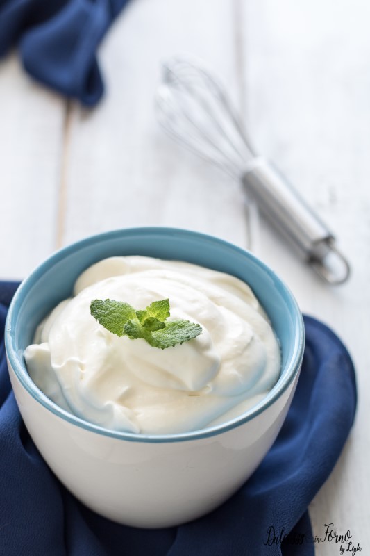 Crema con yogurt greco - Crema allo yogurt per farcire torte - Crema di yogurt leggera
