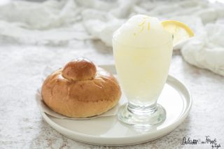 Granita al limone siciliana fatta in casa con o senza gelatiera