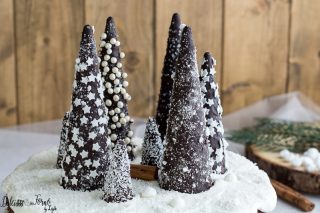 Alberi di cioccolato con i coni gelato - Alberi di natale di cioccolato - Alberi di Natale dolci