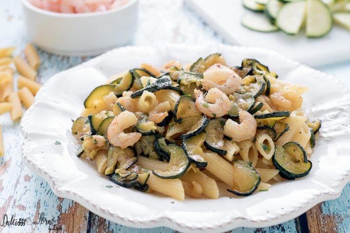Ricetta pasta con zucchine e gamberetti semplice | Dulcisss in forno