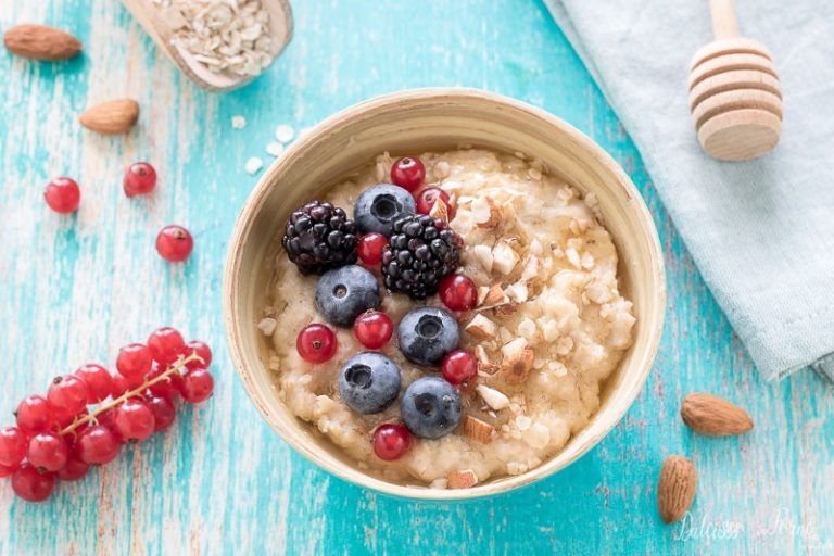 Porridge: ricetta con fiocchi d'avena per una sana colazione
