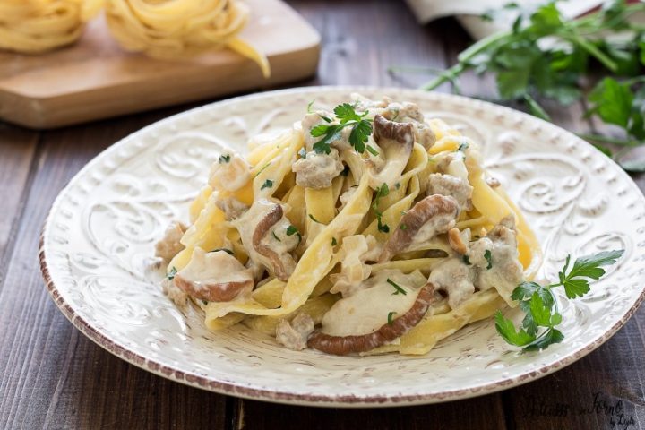 Ricetta TAGLIATELLE ALLA BOSCAIOLA, ricetta primo facile e gustoso