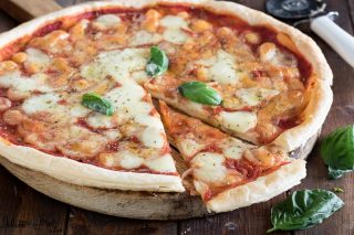 Pizza con pasta sfoglia ricetta