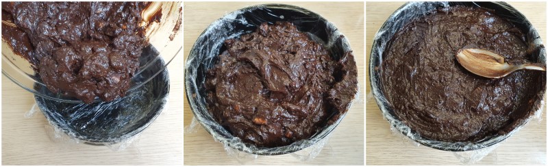 Mettere l'impasto nella tortiera - Torta salame di cioccolata ricetta