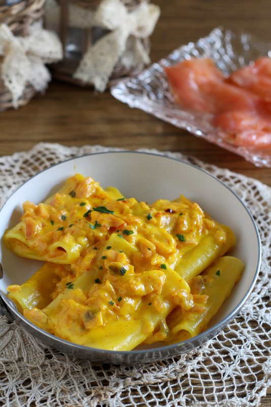 Paccheri con salmone ricetta