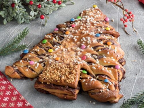 Albero di Natale di pan brioche con Nutella