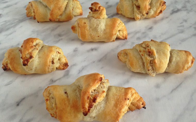Croissant salati alle noci