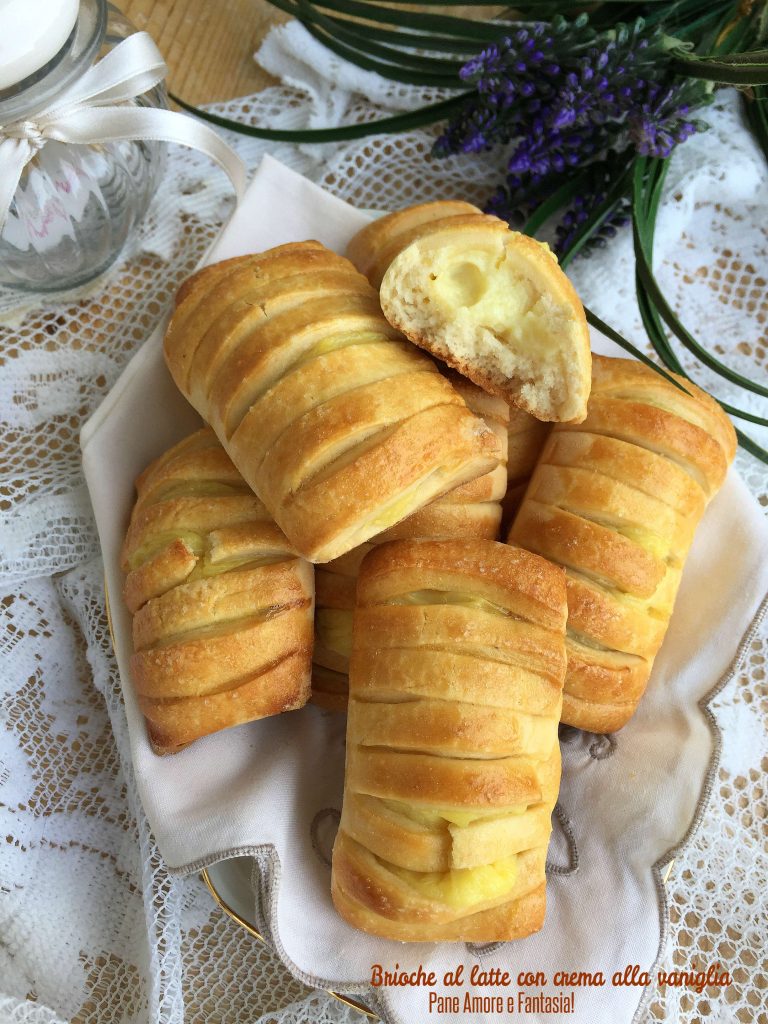 Brioche al latte con crema alla vaniglia Pane Amore e Fantasia!