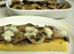 Crostino di polenta funghi e gorgonzola-Così cucino io