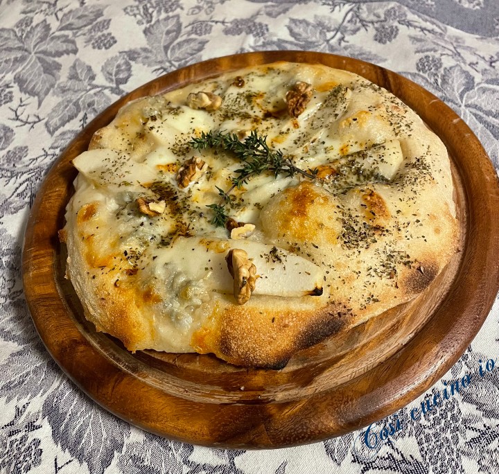 Pizza bianca pere gorgonzola e noci - Così cucino io