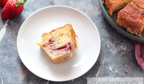 Ciambellone sofficissimo fragole e yogurt