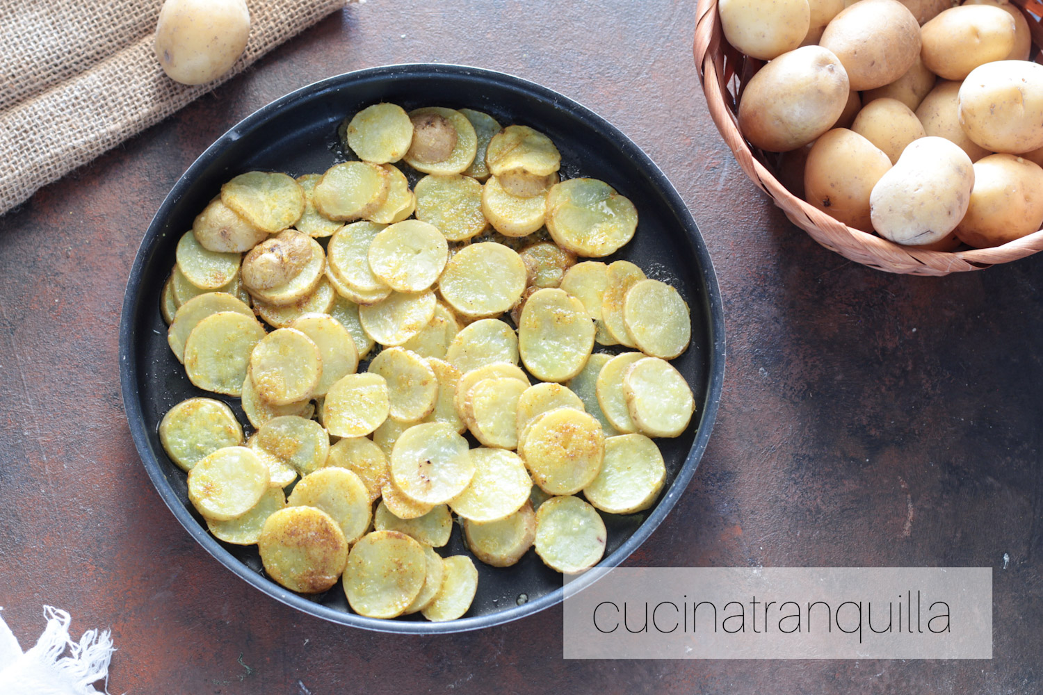 Patate al burro e curry al microonde