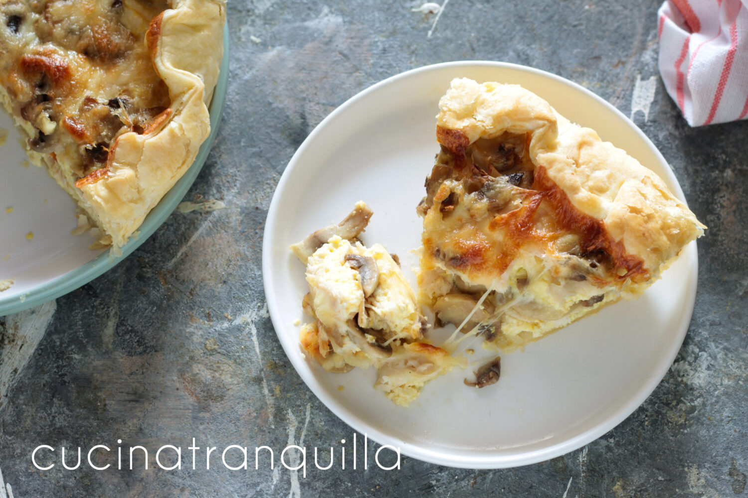 Torta rustica alla ricotta con funghi e petto di pollo