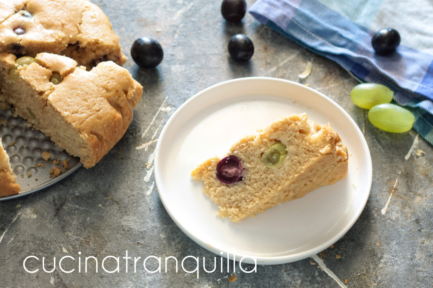 Torta all' uva senza uova e lattosio