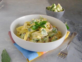 TAGLIATELLE CON ZUCCHINE SPECK E PANNA