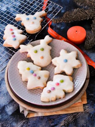 BISCOTTI NATALIZI CON GLASSA