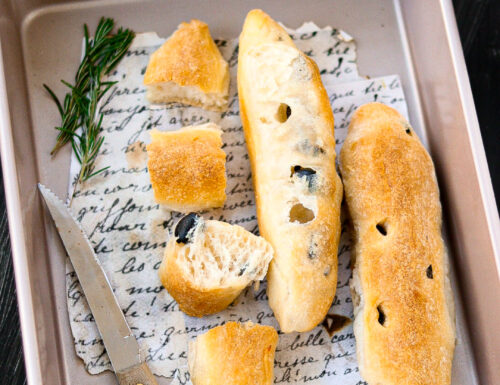 FILONI DI PANE ALLE OLIVE CON LIEVITO DI BIRRA E LIEVITO MADRE
