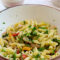 PASTA FREDDA CON RUCOLA POMODORINI E GAMBERETTI: RICETTA ESTIVA LEGGERA E GUSTOSA