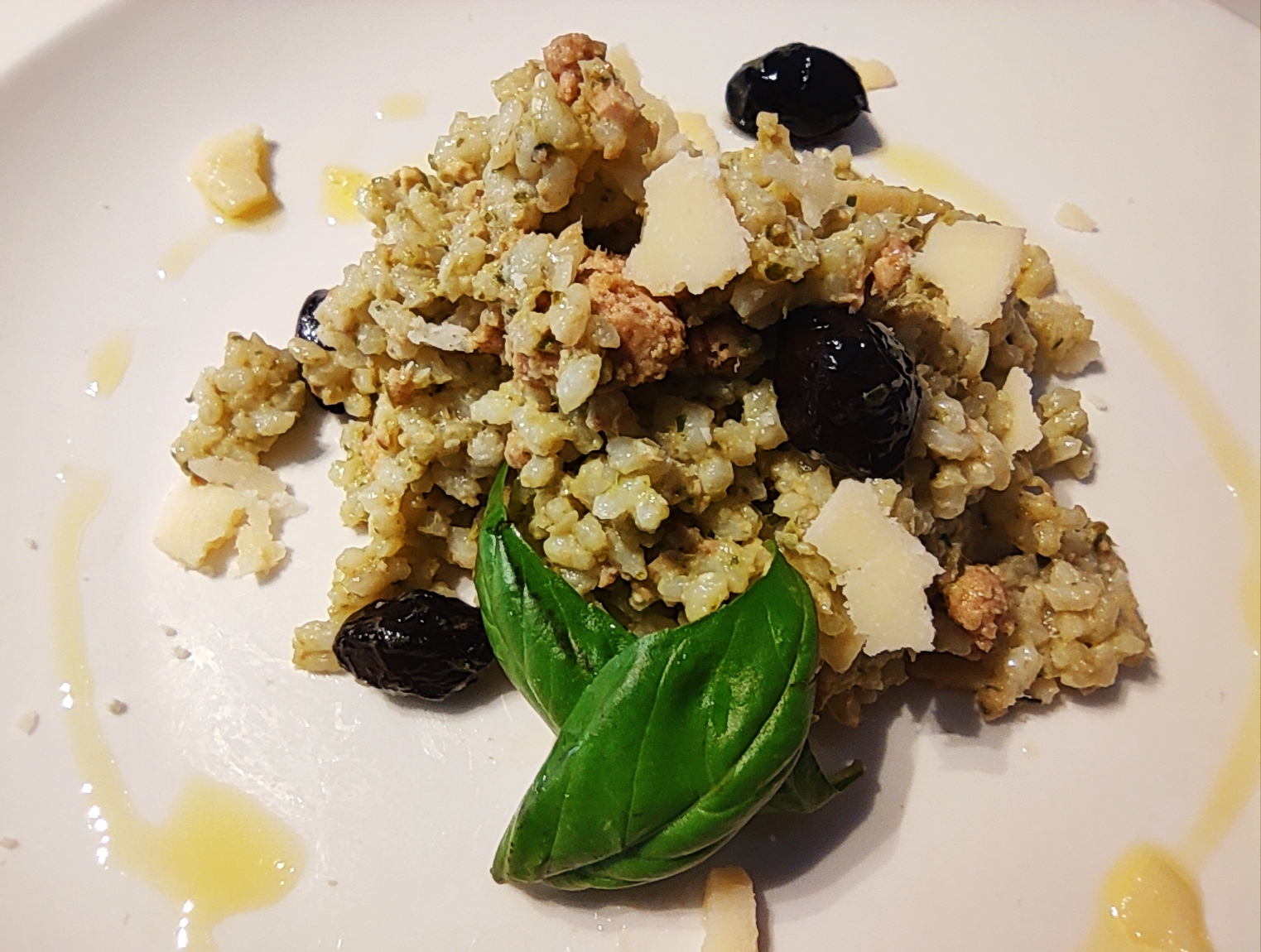 Insalata di riso con pesto e tonno