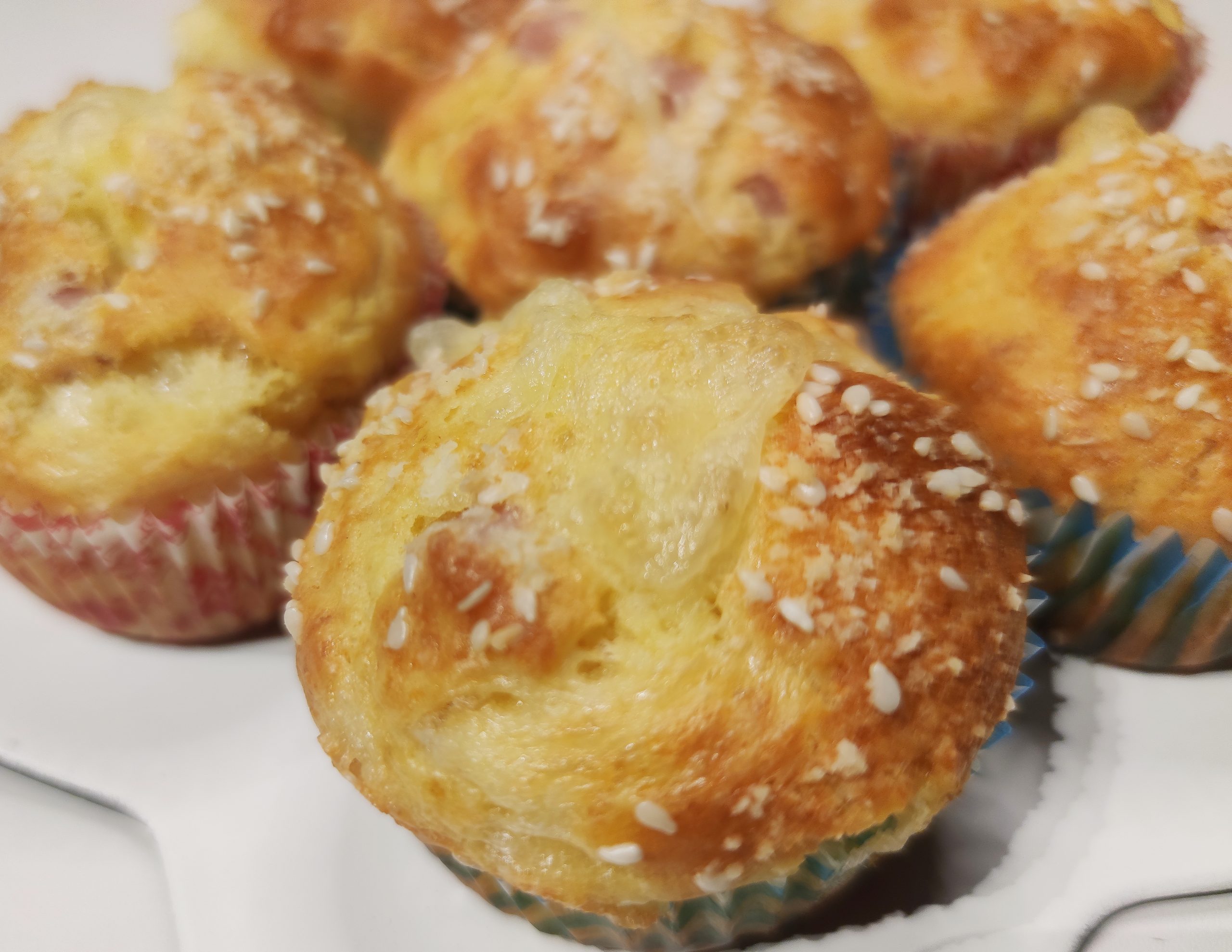 Muffin salati cotto e mozzarella esplosionedigusto
