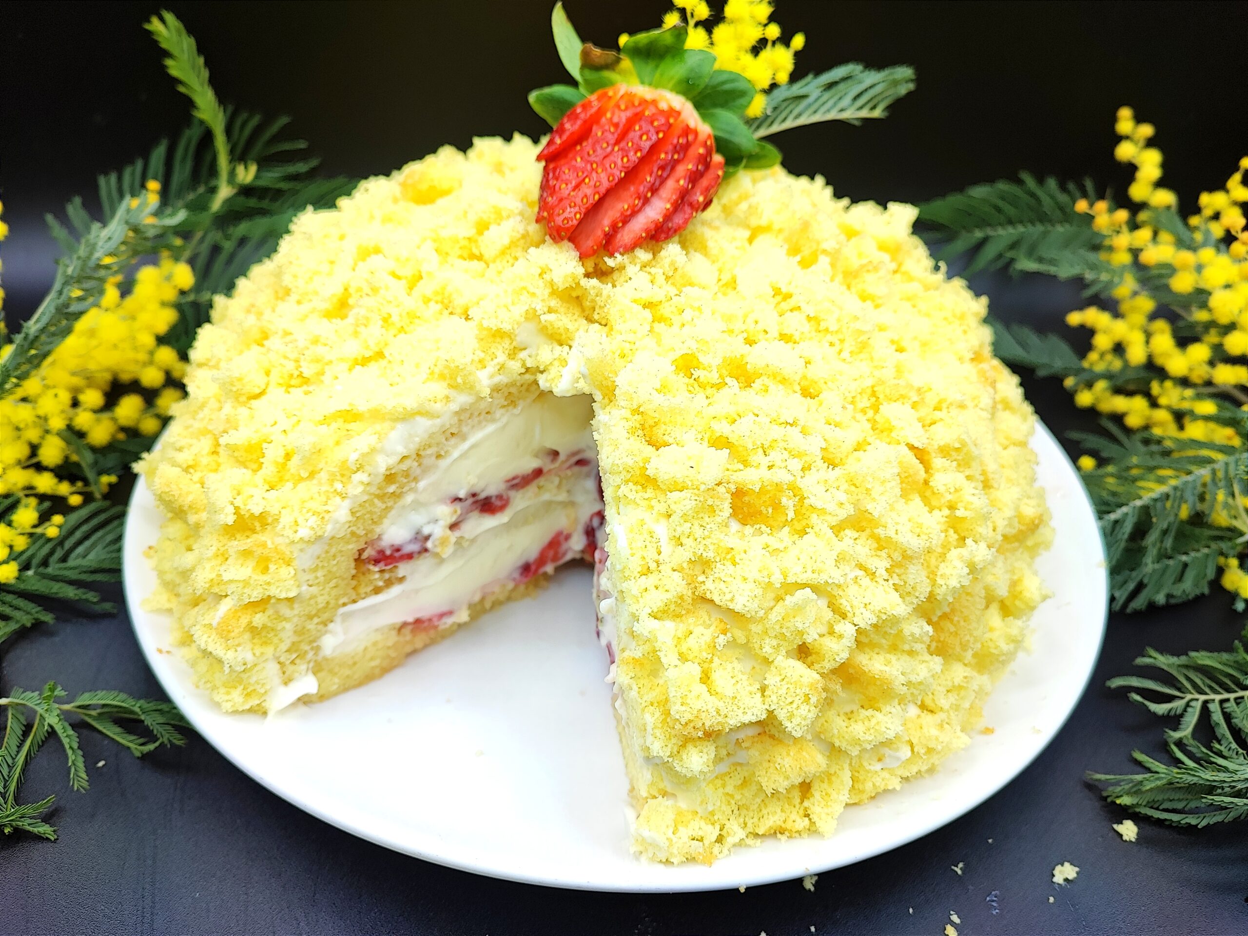 Zuccotto mimosa alle fragole - esplosionedigusto