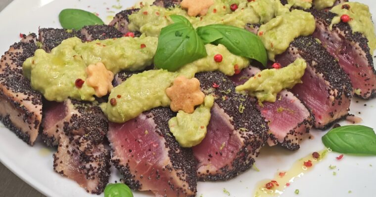 Tonno Scottato con Salsa di Avocado e Lime