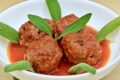 Polpette di carne e funghi al sugo senza uova – secondo piatto saporito e filante