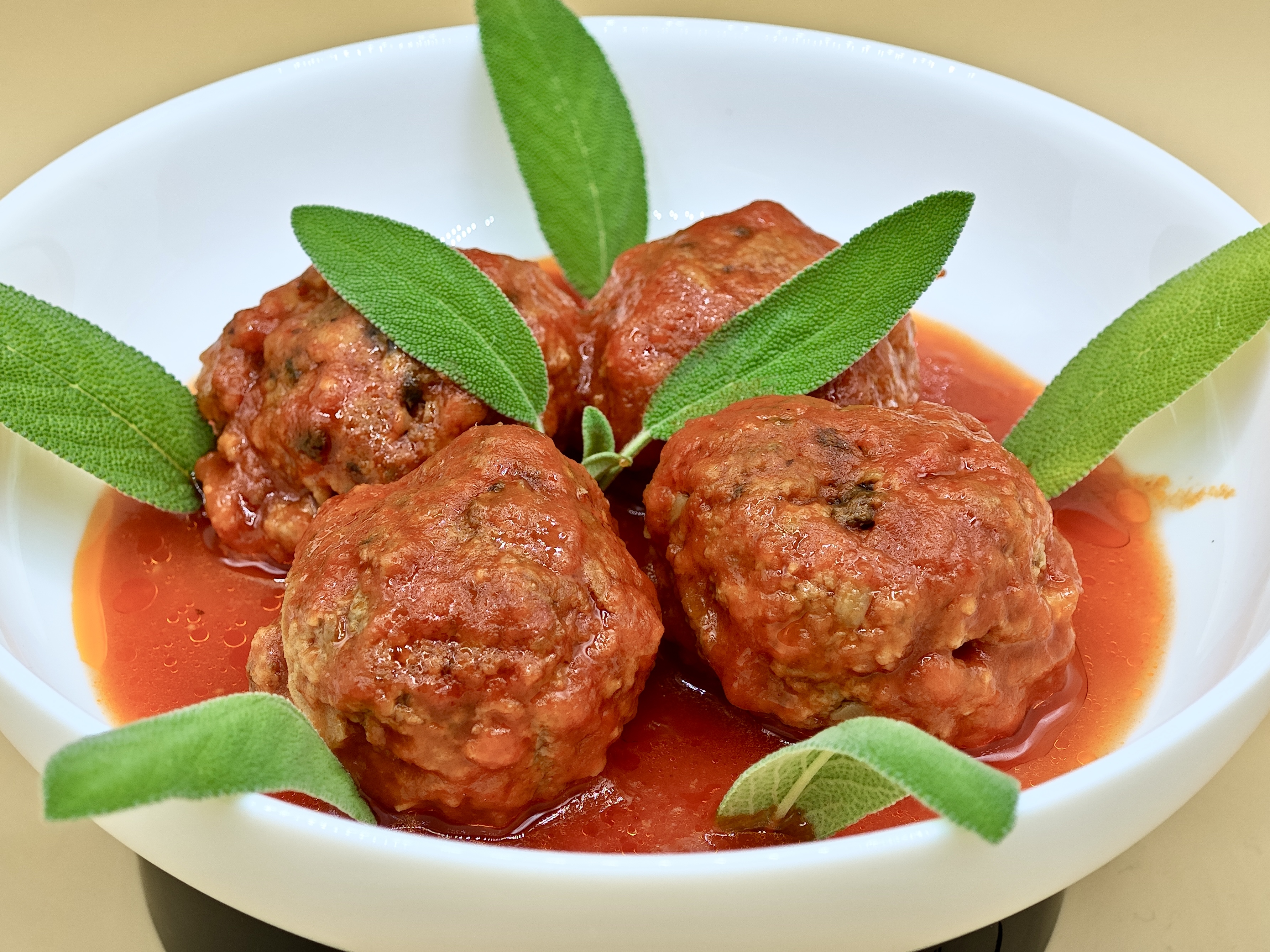 Polpette di carne e funghi al sugo senza uova – secondo piatto saporito e filante