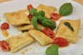 Ravioli alla ricotta fatti in casa con sugo ai pomodorini – Ricetta facile e tradizionale