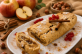 Rotolo vegano di frolla con mele, uvetta e frutta secca – Dolce facile e profumato