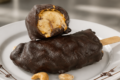 Gelato vegano banana e Lotus: lo snack su stecco fit e golosissimo! 🍌🍫🙈