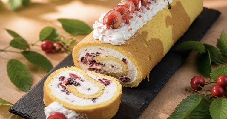 Rotolo soffice con crema alle ciliegie – Fresco, cremoso e irresistibile