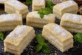 Dolce a strati vegano al cocco: cremoso, senza uova e senza latte