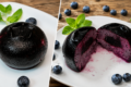 Mirtilli realistici: il dessert del momento con mousse e gelée ai mirtilli