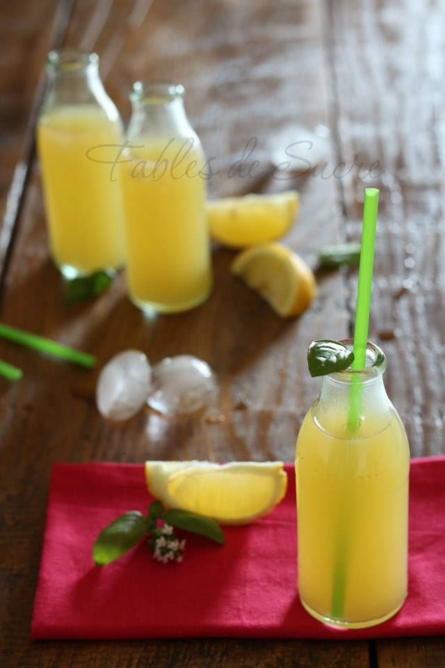 Limonata di ananas dissetante