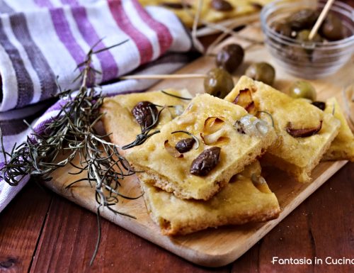 Focaccia con olive e patate