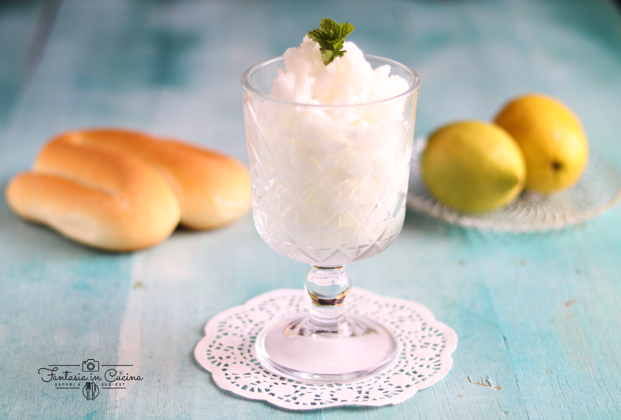 Granita al limone: ricetta siciliana.