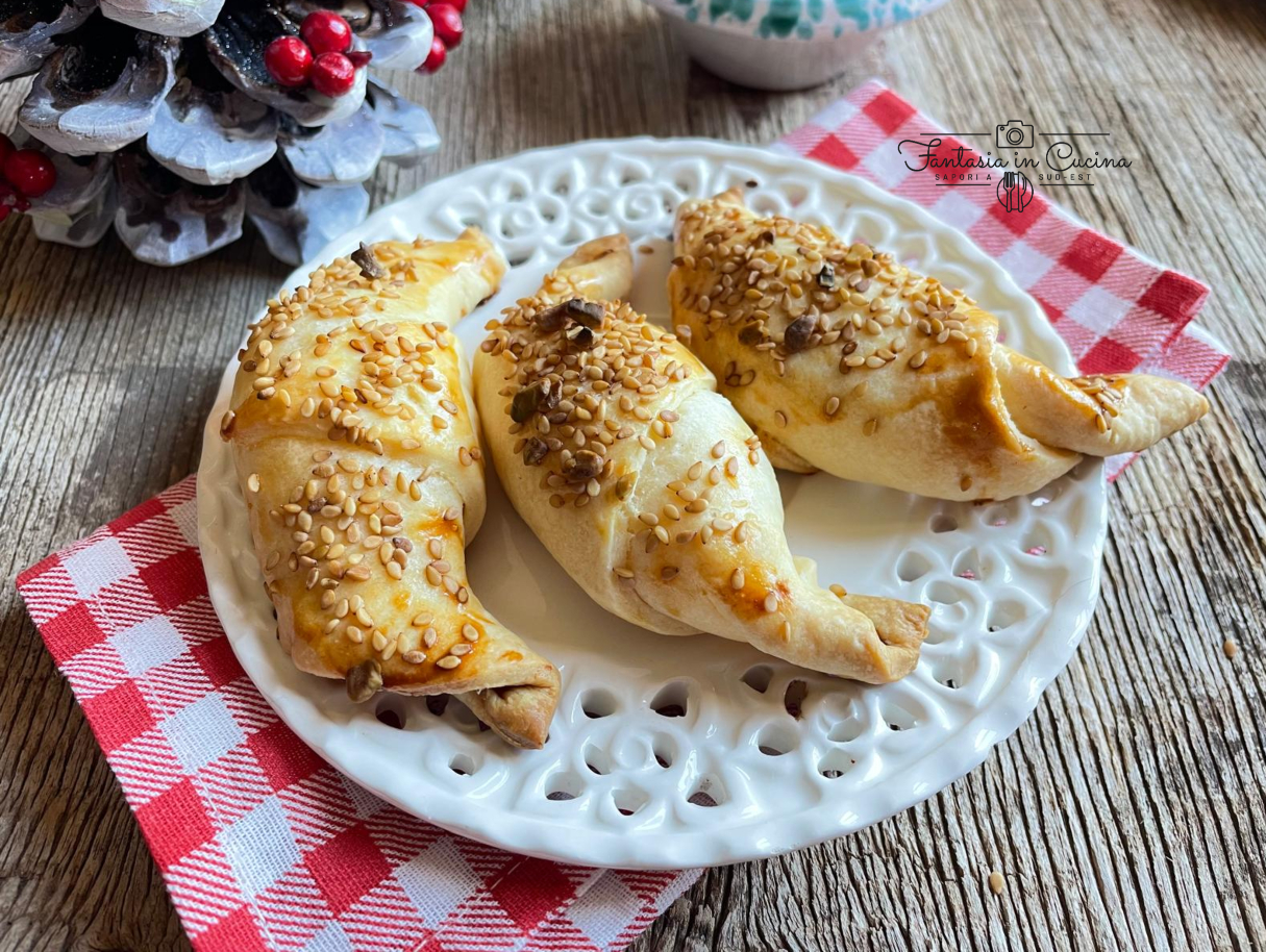 Cornetti salati al salmone: ricetta semplice con pasta sfoglia
